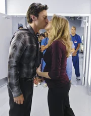 Sind glücklich miteinander und freuen sich auf ihr Baby: J.D. (Zach Braff, l.) und Elliot (Sarah Chalke, r.) ...