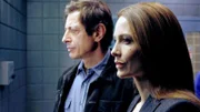 Detective Zach Nichols (Jeff Goldblum) und Detective Serena Stevens (Saffron Burrows) ermitteln gemeinsam in einem Mordfall an einem Polizisten.