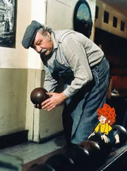 MEISTER EDER UND SEIN PUMUCKL, FOLGE 46, "Der silberne Kegel". Meister Eder (Gustl Bayrhammer) und sein Pumuckl.