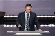 Als Donald Trump 2016 zum Präsidentschaftskandidaten ernannt wird, betritt auch Peter Thiel die politische Bühne.