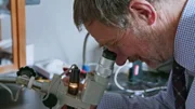 Forensiker auf Spurensuche.