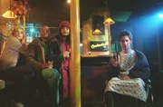 Mein freier Tag: J.D. (Zach Braff, r.), Turk (Donald Faison, 2.v.l.), Carla (Judy Reyes, 2.v.r.) und Elliot (Sarah Chalke, l.) ...