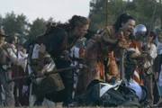 Bis zu 10.000 Spieler pilgern jährlich zu dem Live Action Roleplay Event "Conquest of Mythodea", in der Nähe von Hannover, um das Fantasy-Reich vor der Übernahme dunkler Mächte zu verteidigen.