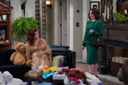 Grace Adler (Debra Messing, l.); Karen Walker (Megan Mullally, r.)