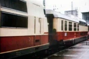 Die Lok wird an den Zug Rheinpfeil gekuppelt.