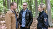 Lagebesprechung: Hauke Jacobs (Hinnerk Schönemann, links), Lasse Huppertz (Thomas Niehaus) und Hannah Wagner (Jana Klinge)