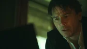 Dr. Alex Hoffman (Josh Hartnett)