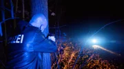 Üblicherweise sind Polizisten diejenigen, die zur Aufklärung der Verbrechen beitragen. Im Herbst 2011 gerät die Polizei in Augsburg selbst in die Schusslinie von Kriminellen.
