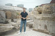 Mirko Drotschmann an der Grabungsstelle Molkenplatz