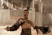 Während Crixus (Manu Bennett) einen Sieg in der Arena feiert, entwirft Spartacus einen Plan, wie er sich an Batiatus rächen kann ...
