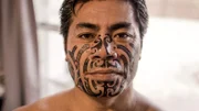 Sonny mit aufgemaltem traditionellem Moko vor Kapa Haka Festival in Christchurch.