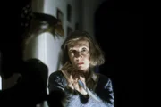 Honoria Lyddiard (Anna Massey) ist eine Frau, die sich zu verteidigen weiß.