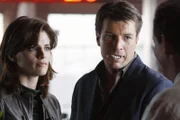 Der neue Fall führt Richard Castle (Nathan Fillion, r.) und Kate Beckett (Stana Katic, l.) in die Welt des Vampir Fetischismus ...