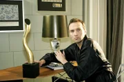 Hugo (Hubertus Regout) wird schmerzlich bewusst, das er in eine ungewisse Zukunft blickt.
