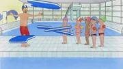Ohne Schwimmflügel im tiefen Wasser zu schwimmen, ist Connis Ziel. Im Schwimmkurs lernt Conni, wie man sich am besten über Wasser hält.