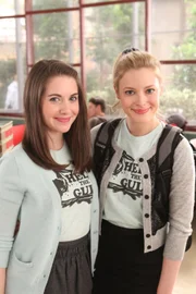 Eine aufregende Zeit wartet auf Britta (Gillian Jacobs, r.) und Annie (Alison Brie, l.) ...