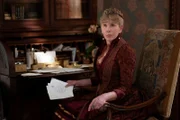 Christine Baranski als Agnes Van Rhijn