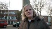 Elli (59) möchte jetzt wieder durchstarten und bemüht sich um eine Wiedereingliederung bei ihrem Arbeitgeber.
