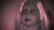 Mineral Wells in Texas ist in dieser Episode das Ziel von Katrina und Jack. Die Geisterjäger:innen wollen hier das "Haunted Hill House" mit seiner düsteren Geschichte erkunden. 1840 als Wohnhaus erbaut, wurde es später ein Bordell, dann eine illegale Kneipe, bevor in den 1970ern eine satanische Sekte einzog, die hier ihre Rituale abhielt. Die heutigen Besitzer:innen Kathy und Sonny wollten eine Pension daraus machen, merkten aber schnell, dass es spukt und können nun nur noch Geisterführungen anbieten. Katrina und Jack sollen eine Einschätzung abgeben, wie gefährlich das alte Gemäuer für Besucher:innen werden könnte.
