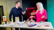 Die Superschnapper: RTL Verbraucherexperte Ron Perduss (l.) verrät mit Unterstützung von Ernährungswissenschaftlerin und Food-Journalistin Anja Tanas die besten Spartipps rund um das Thema Kochen.