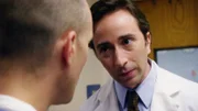 Bei der Eröffnung ihres Krankenhauses werden Dr. Shelly Springe (Kelly AuCoin, l.) und Dr. Joel Silverstern (Daniel London) von einem "Freund" finanziell unterstützt. Doch dessen Weste scheint nicht so blütenrein, wie sie angenommen haben.