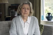 Martine Jenkins (Anne Reid)
