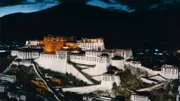 Am 19. Januar 1939 passierten die Scheinforscher den Potala-Palast, einen der Sakralbauten Tibets.