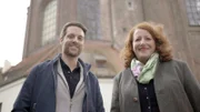 Mirko Drotschmann mit Kabarettistin Luise Kinseher am Alten Peter