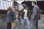 Pictured: (l-r) Kathryn Erbe as Det. Alex Eames, Jay Edwards as Lee, L.B. Williams as Bill, Vincent D'Onofrio as Dr. Robert Goren