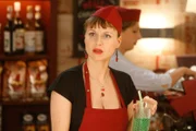 Bea (Nadja Becker) steht ihrer Freundin Danni so gut sie kann zur Seite.