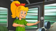 Mit Hilfe der Lok versucht Bibi, schneller als die Zeit zu fahren.