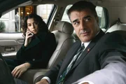 Das Opfer ist an einer Überdosis Morphium gestorben. Barek (Annabella Sciorra) und Logan (Chris Noth) vermuten, dass es Mord war.