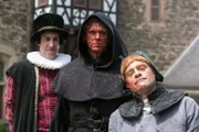 Adeliger (Alexander Schubert), Scharfrichter (Matthias Matschke) und Praktikant Cedrick (Max Giermann).