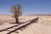 Reste der Schmalspurbahn bei Garub.