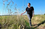 Landärztin Diane Lorenz-Pferdmenges beim Spazierengehen - hier schöpft sie Kraft.