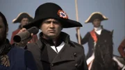 Napoleon (Darsteller unbekannt) beobachtet das Schlachtgeschehen.