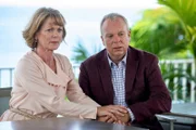 Joanna (Samantha Bond) und Neil (Steve Pemberton) trauern um ihre ermordete Tochter Tamsin.