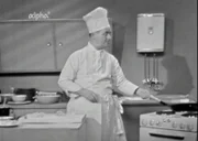 Der Bayerische Rundfunk hatte bereits in den späten Fünfzigerjahren einen Fernsehkoch: Franz Ruhm aus Wien In dieser Folge aus dem Jahr 1959 bereitet er ein Bauern-Omelett zu.
