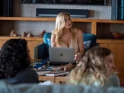 Nicole Mossbacher (Connie Britton)