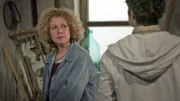 Bea (Christiane Brammer) li. hat keine Beweise für Ulis (Bernd Lambrecht) Sabotage in der Brennerei.
