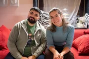 Humor ist Serdar Karibiks Waffe gegen Diskriminierung – er erzählt Lisa Budzinski, wie er Comedian geworden ist und warum er fest davon überzeugt ist, dass Humor heilsam ist.