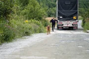 Charlie (JOHN REARDON) and Rex (DIESEL VOM BURGIMWALD) flea the rigged semi.