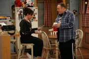 L-R: Carrie Heffernan ( Leah Remini), Doug Heffernan (Kevin James)