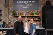 Auch in der Jury ist die Stimmung gut: Gastro-Experte Koral Elci (l.), Besseresser-Moderator Florian Reza (M.) und Foodbloggerin Eliane Neubert (r.).