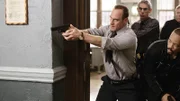 Die Detectives der SVU (v.l.) Elliot Stabler (Christopher Meloni), Sgt. Munch (Richard Belzer) und Odafin "Fin" Tutuola (Ice-T) wollen den Mord an einer Wissenschaftlerin aus dem Raumfahrtsprogramm aufklären. Die zufällige Begegnung mit einem Beamten, ebenfalls Astronaut, scheint die Ermittlungen voranzubringen...