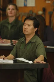 Immatrikuliert sich als Student am Community College, um teil der Lerngruppe zu werden: Senor Chang (Ken Jeong) ...