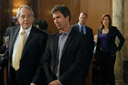 (l-r) Robert Klein as Attorney Dwight Stanich, Eric McCormack as Vance Shepard, Christopher Meloni as Det. Elliot Stabler, Mariska Hargitay as Det. Olivia Benson