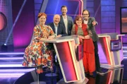 ARD/SWR MEISTER DES ALLTAGS, "Das Wissensquiz", am Freitag um 10:00 Uhr im ERSTEN. Sind bereit für die kniffeligen Fragen aus dem prallen Leben beim Wissensquiz „Meister des Alltags" (v. li.): Enie van de Meiklokjes, Bodo Bach, Moderator Florian Weber, Alice Hoffmann und Christoph Sonntag. „Meister des Alltags“ spendet seinen Gewinn einem guten Zweck.