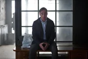 Was will FBI-Agent Warren Schifford (Greg Wise) wirklich? Steckt er hinter der Entführung der amerikanischen Präsidentin Helen Tyler? Es scheint, als spiele er bei den Ermittlungen sein eigenes Spiel.