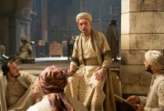 Der große Gelehrte Ibn Sina (Ben Kingsley) unterrichtet seine Schüler.